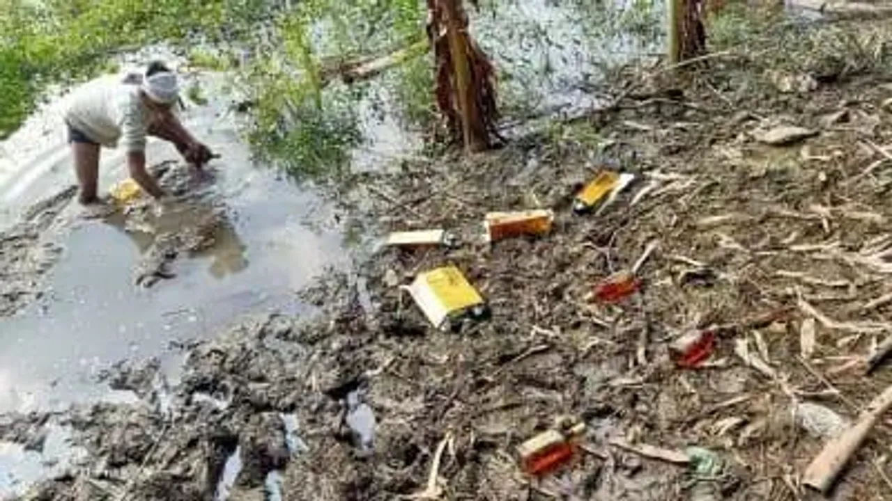 बिहार में तालाब से शराब की बोतलें बरामद, पुलिस हैरान