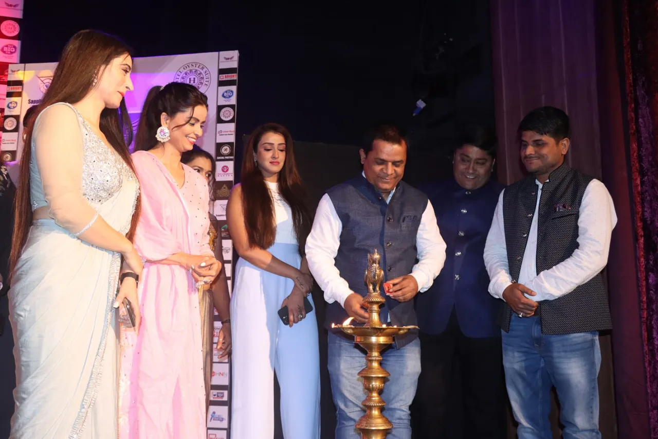 Honoring of artists at National Achiever Award