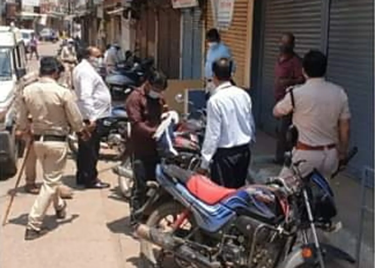 नरसिंहपुर : गाडरवारा में कोरोना कर्फ्यू के उल्लंघन पर 3 दुकानें सील