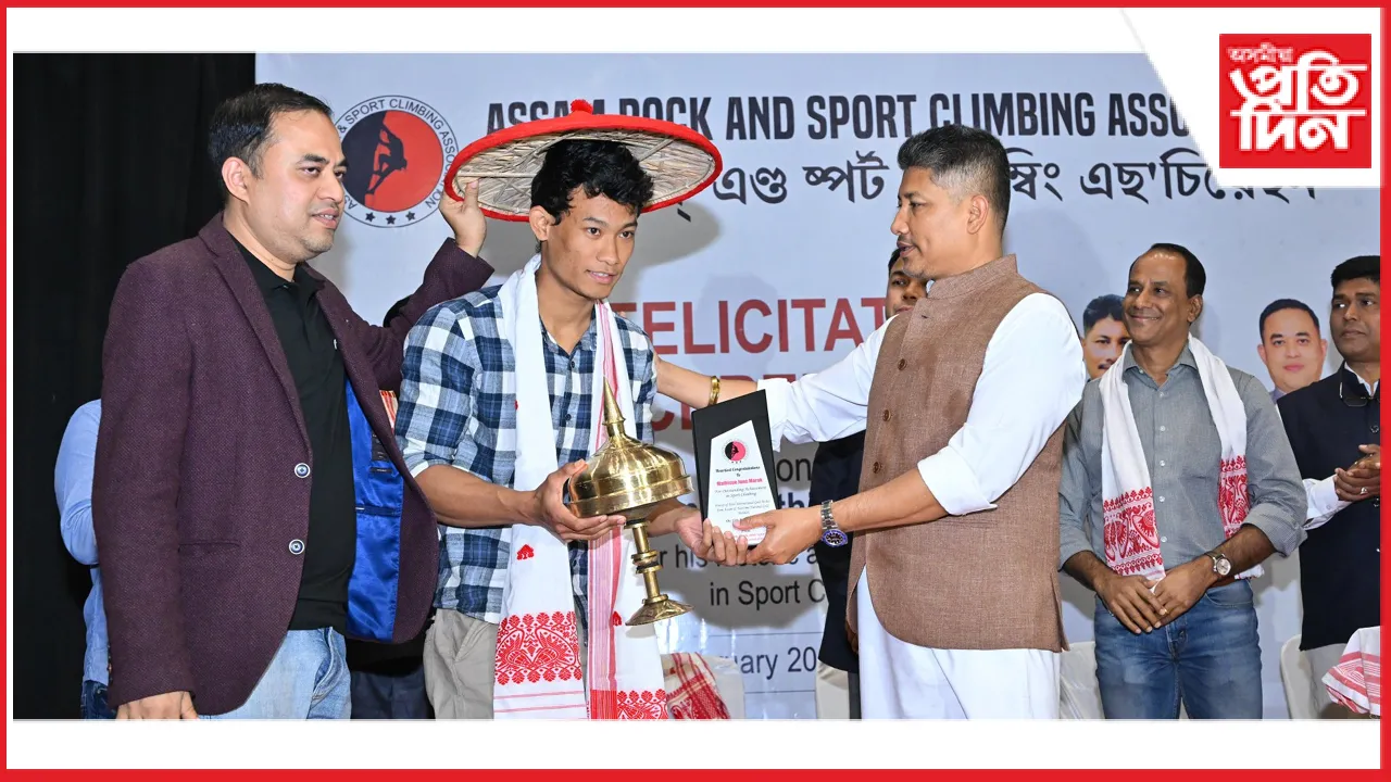 ARSCA ৰ অনুষ্ঠানত জন মেথিউ মাৰাকক সম্বৰ্ধনা পীযুষ হাজৰীকাৰ 