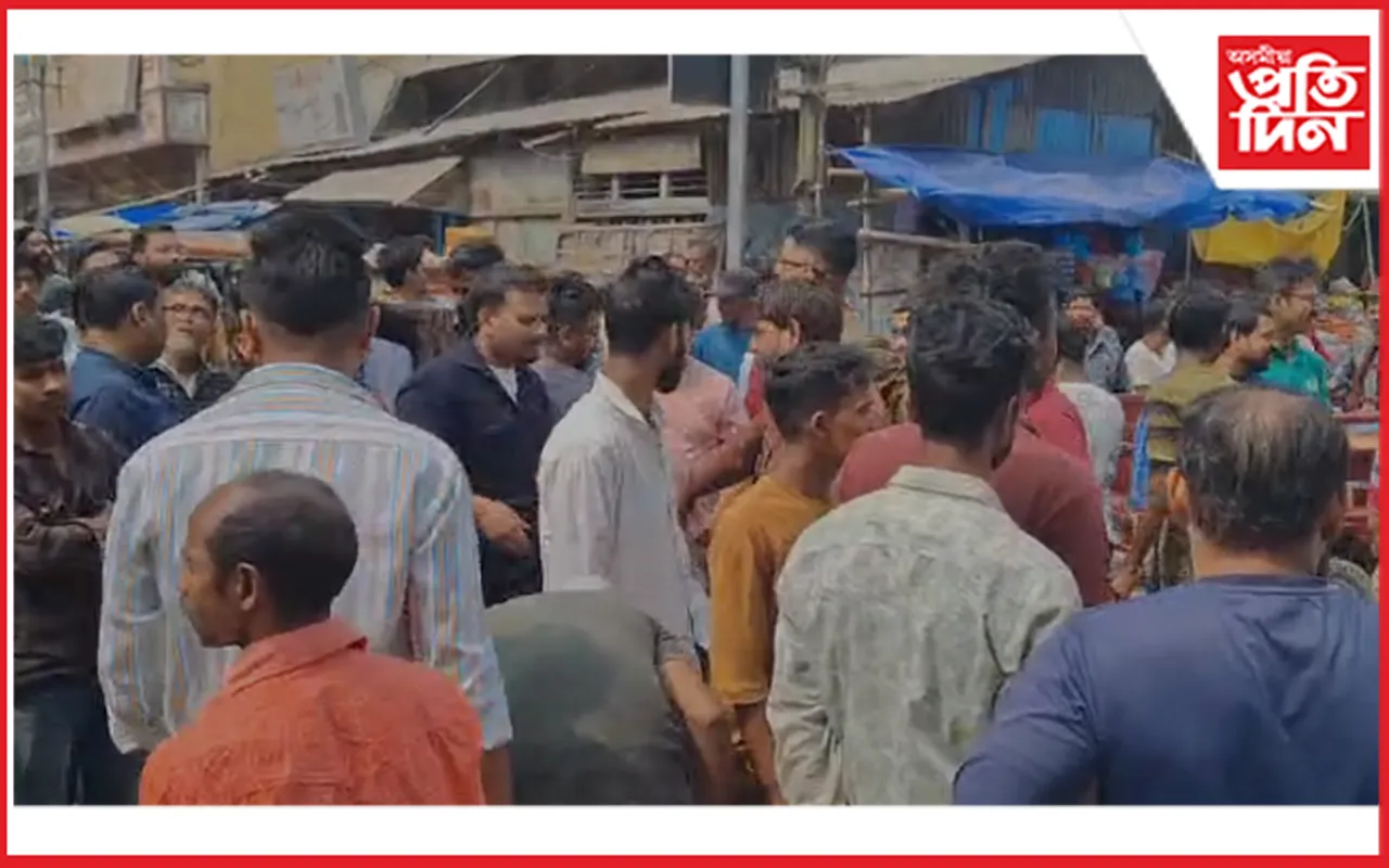 ধুবুৰী পৌৰসভাৰ পদপথ খালী কৰাক লৈ ব্যৱসায়ী মহলৰ ক্ষোভ