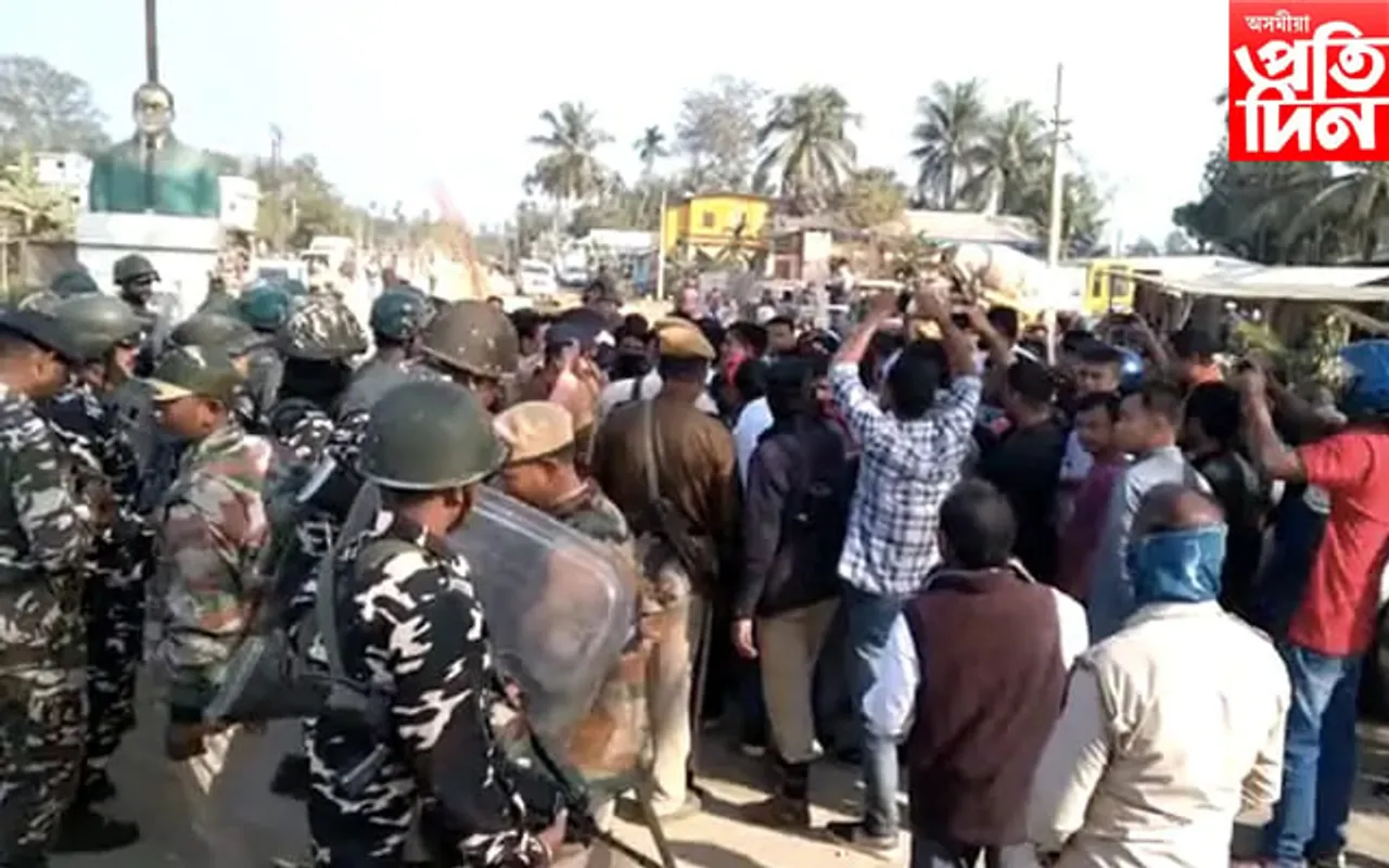 প্ৰাক নিৰ্বাচনী হিংসা! দুৰ্বৃত্তৰ আক্ৰমণত  প্ৰাণ গ'ল নেতাৰ...