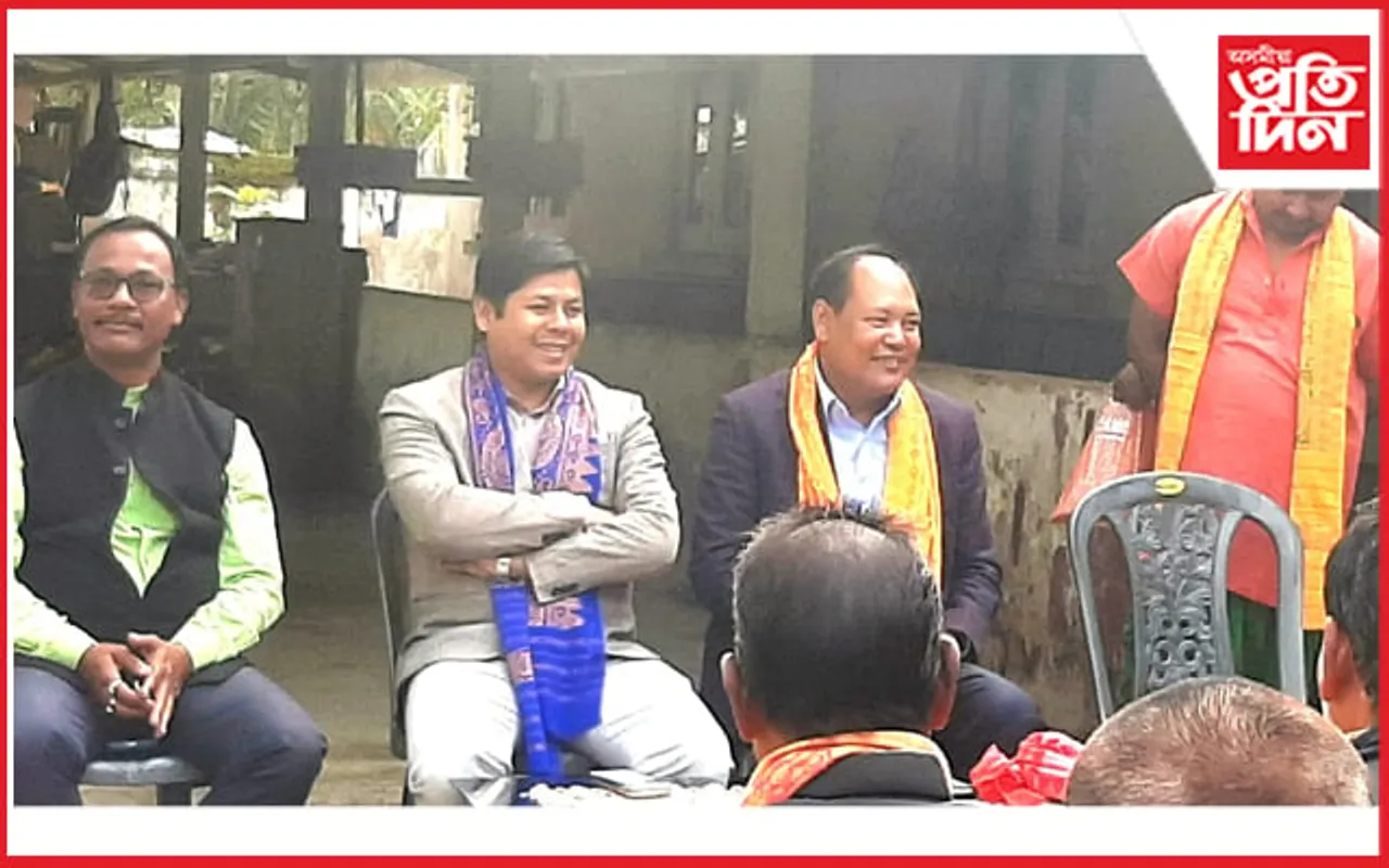 নামৰূপ কছাৰী পথাৰ বড়ো গাঁৱৰ ৰাইজৰ লগত মত বিনিময় বিশ্বজিত দৈমাৰীৰ...