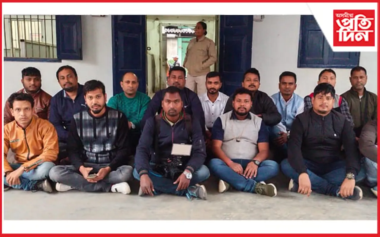 সাংবাদিক আক্ৰমণত জড়িত ৰাজনৈতিক ঠিকাদাৰক ক্ষমা খোজাৰ দাবীৰে নগাঁৱত প্ৰতিবাদ...