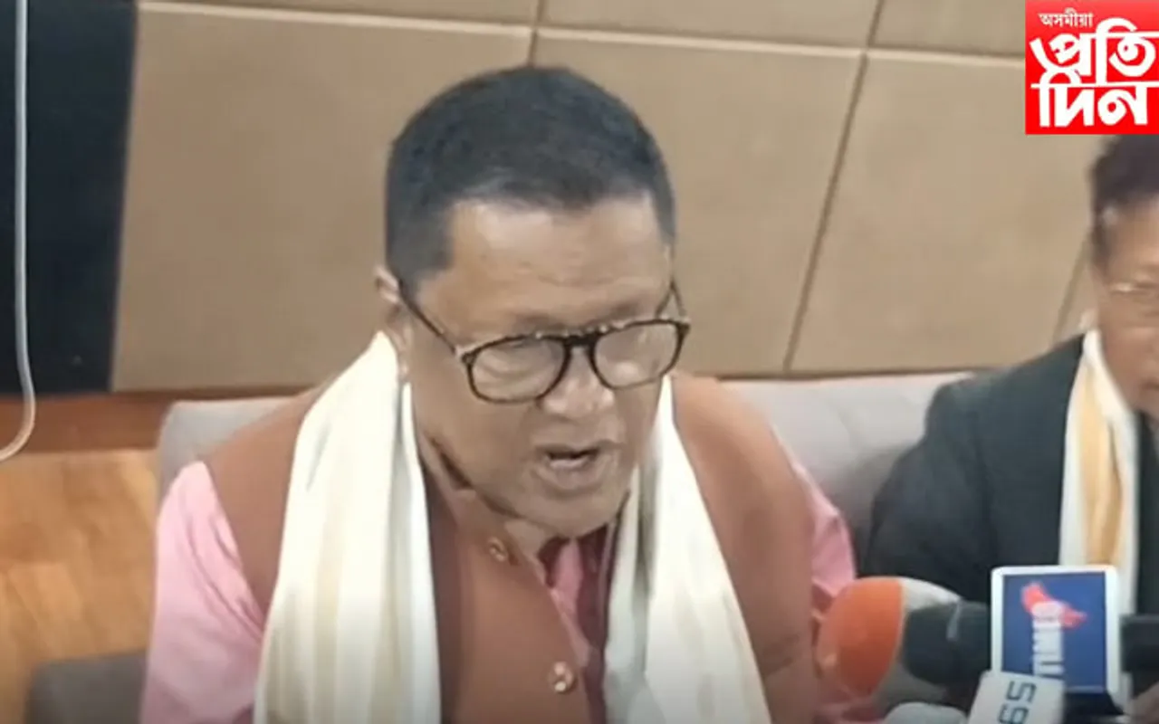  তিতাবৰত ঠেঙ্গাল কছাৰী স্বায়ত্ত শাসিত পৰিষদৰ জ্ঞান বিকাশ বঁটা বিতৰণ 