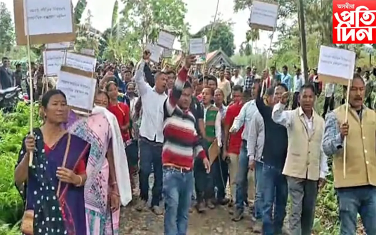 অংশীদাৰীৰ প্ৰতিবাদত উত্তাল খেৰকটা সমবায় চৌহদ 