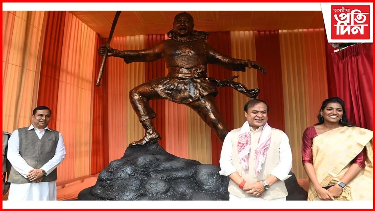 আমিনগাঁৱৰ উপায়ুক্ত কাৰ্যালয় চৌহদত লাচিতৰ মুৰ্তি উন্মোচন মুখ্যমন্ত্ৰীৰ
