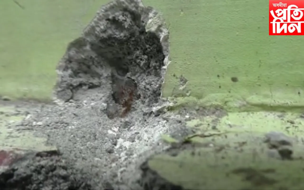ৰৌতাৰ ইকৰাবাৰীত হস্ত নিৰ্মিত বোমা নিক্ষেপ..