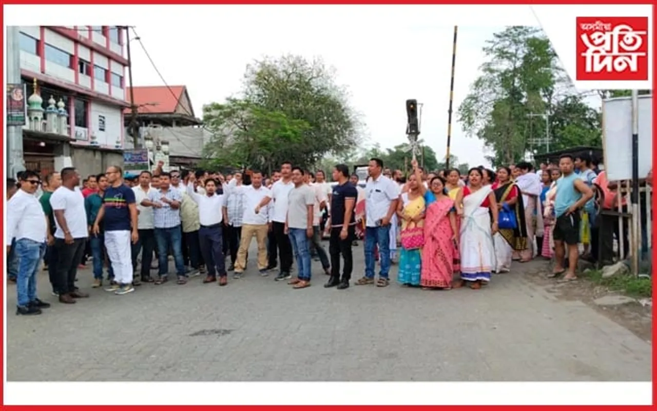 প্ৰাঞ্জল মৰাণৰ হত্যাকাণ্ডৰ ন্যায় বিছাৰি ৰাষ্ট্ৰীয় ঘাইপথত অৱৰোধ...