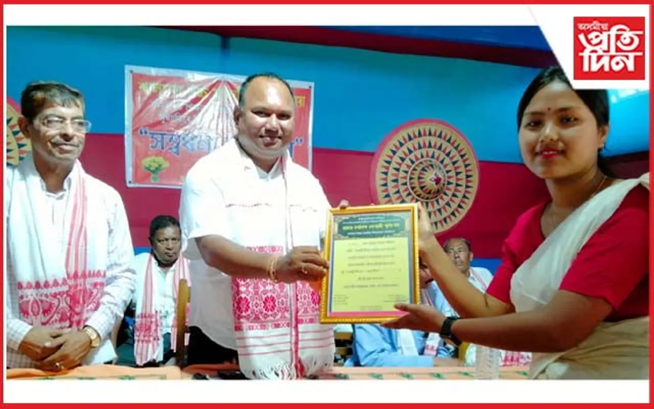 শালমৰা উঃ মাঃ বিদ্যালয়ৰ শিক্ষাগুৰু আৰু কৃতি ছাত্র-ছাত্ৰীক অভিনন্দন ও সম্বৰ্ধণা