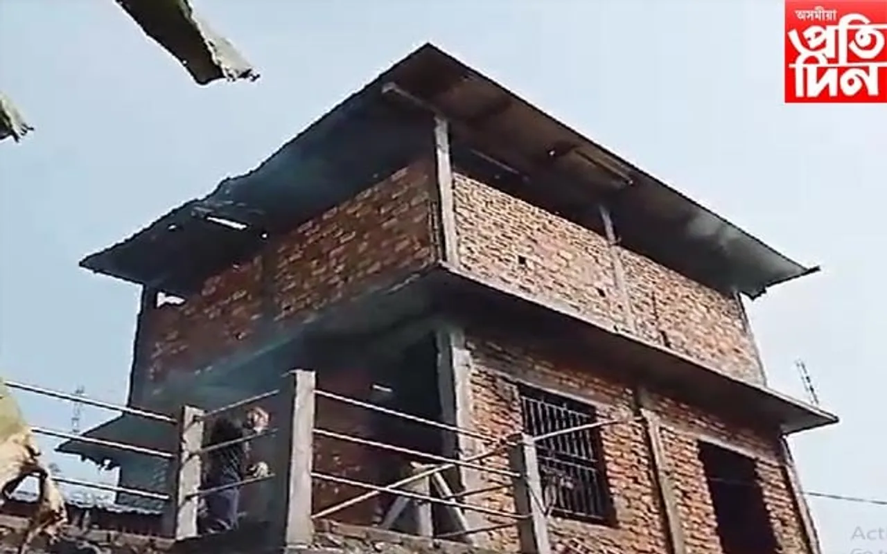 নলবাৰীৰ আতচবাজী ফেক্টৰীত ভয়ংকৰ অগ্নিকাণ্ডঃ কৰ্মৰত অৱস্থাত এজনৰ মৃত্যু