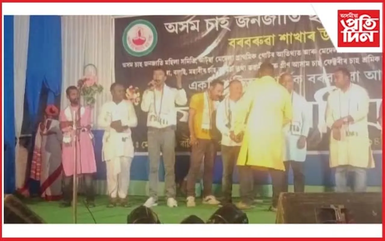 একেখন মঞ্চতে বাক-যুদ্ধত লিপ্ত বিধায়ক আৰু যুৱ নেতা