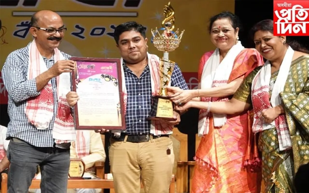 এনাজৰীঃ যুৱ সমাজকৰ্মী মৃন্ময় চৌধুৰীলৈ 'বিশেষ এনাজৰী বঁটা'