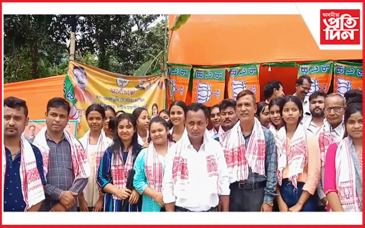 বাৰাংহাটীত কৃতি ছাত্ৰ-ছাত্ৰীৰ সম্বৰ্ধনা অনুষ্ঠান