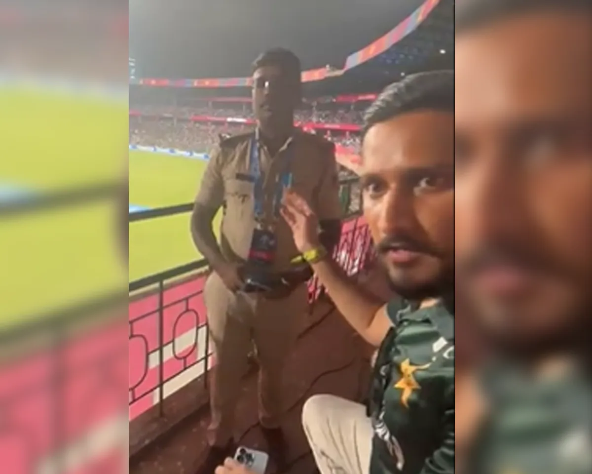 Police official arguing Pakistan fan (File Photo, Twitter)