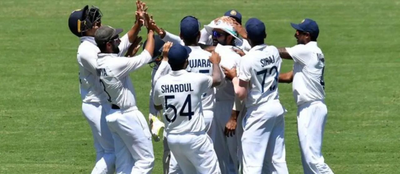 Washington Sundar becomes the 1st Indian bowler to dismiss Steve Smith for his 1st Test wicket