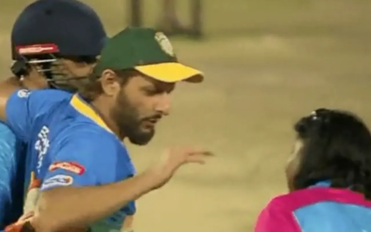WATCH: Shahid Afridi almost hugged a lady umpire out of confusion after LLC match
