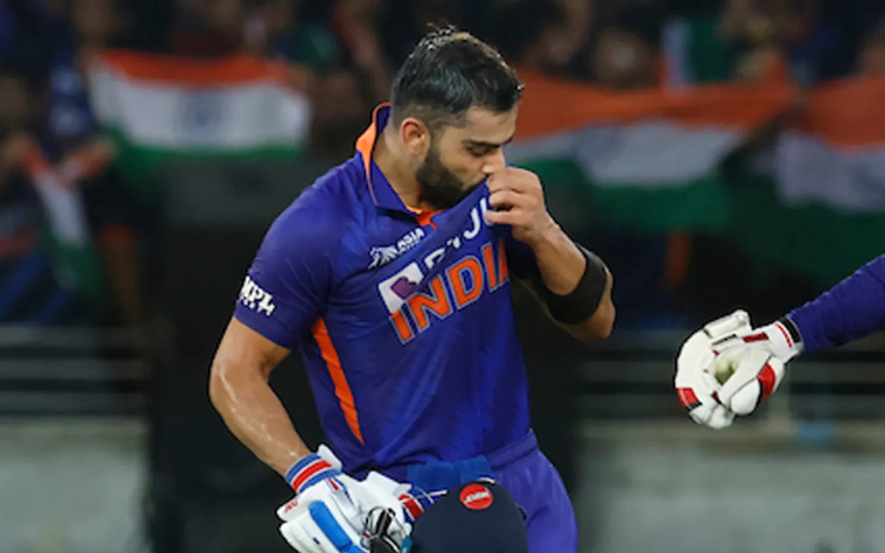 Watch: Virat Kohli kisses his jersey after reaching his fifty against Pakistan in Asia Cup 2022