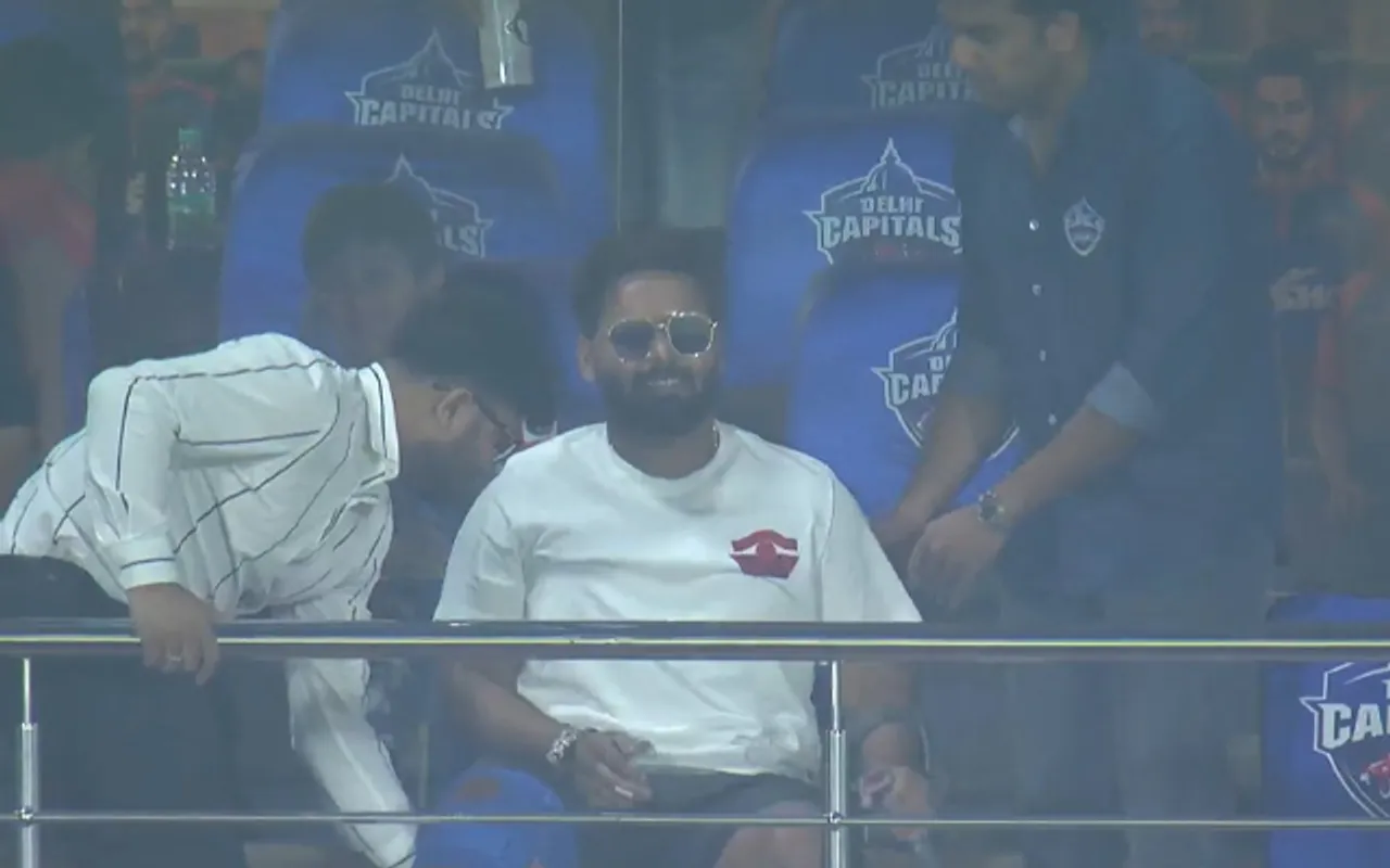 'Swag me koi kami nhi' - Fans react as Rishabh Pant comes to watch Delhi vs Gujarat match with crutches