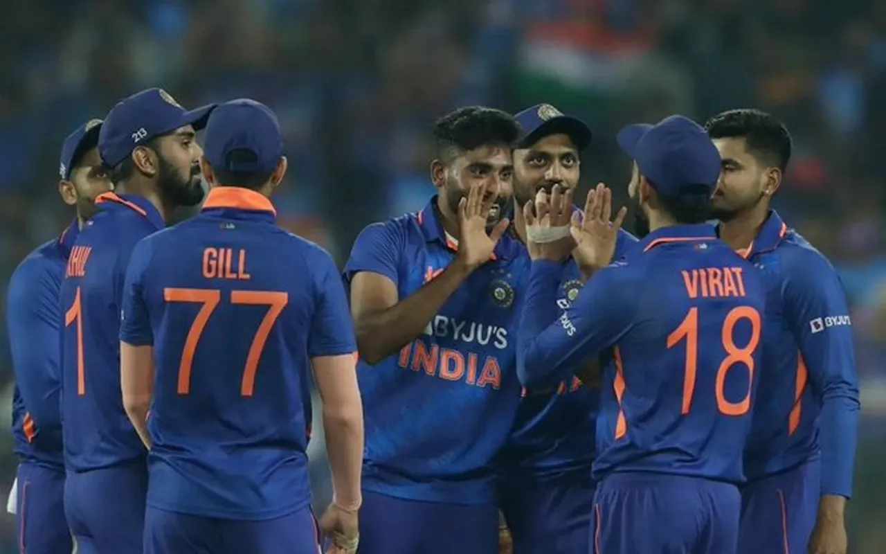 'Sri lanka lost to Kohli by 93 runs'- Twitter reacts as India whitewash Sri Lanka 3-0 after winning 3rd ODI by 317 runs