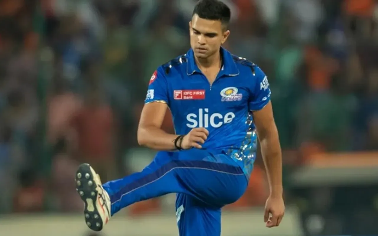 'Usse acha use spin bowling sikha do' - Fans troll Arjun Tendulkar as Mumbai Indians bowling coach hints at working on former's pace