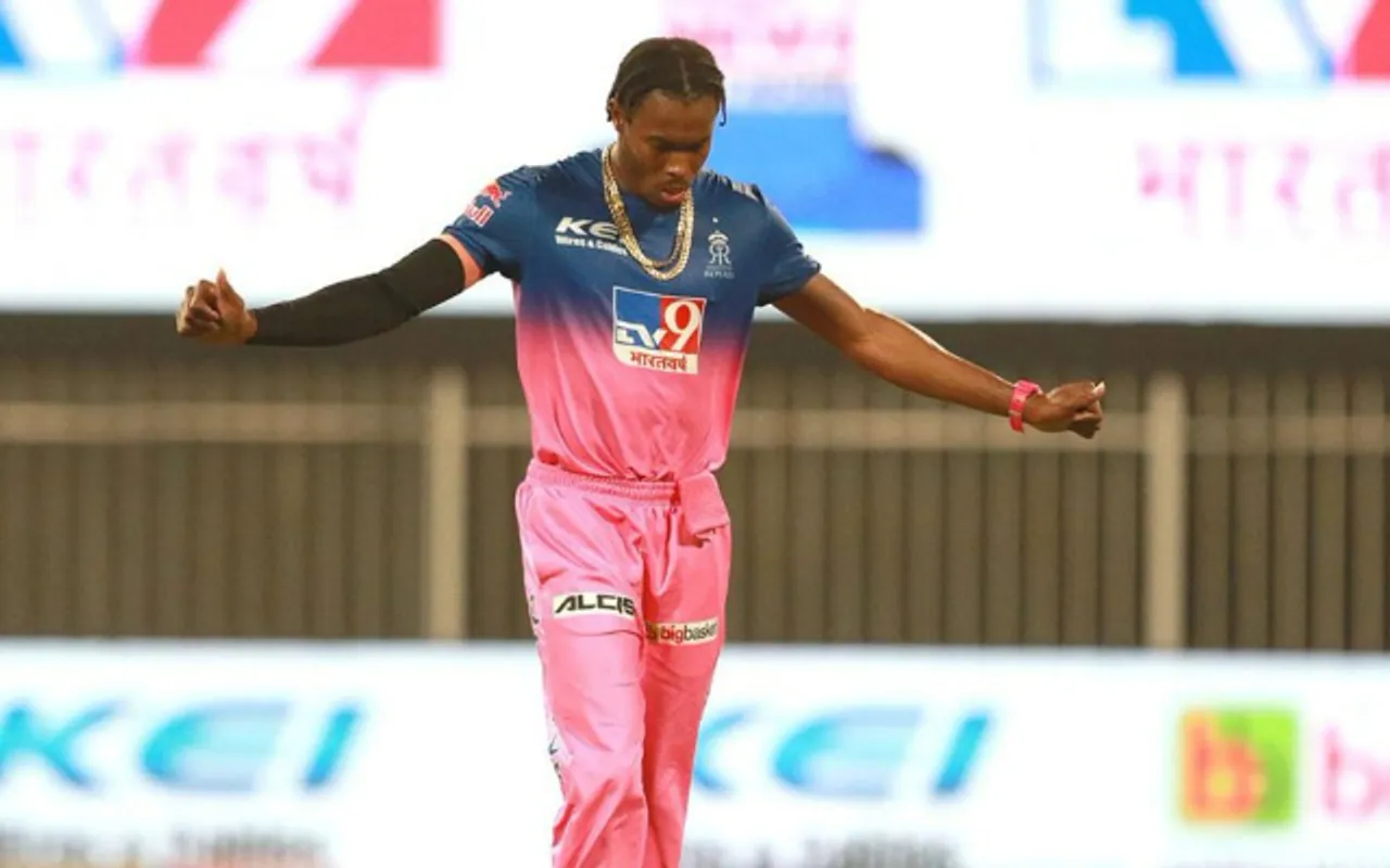 Video of a mother risking her life to save her child goes viral on internet, Jofra Archer has the best reaction to it