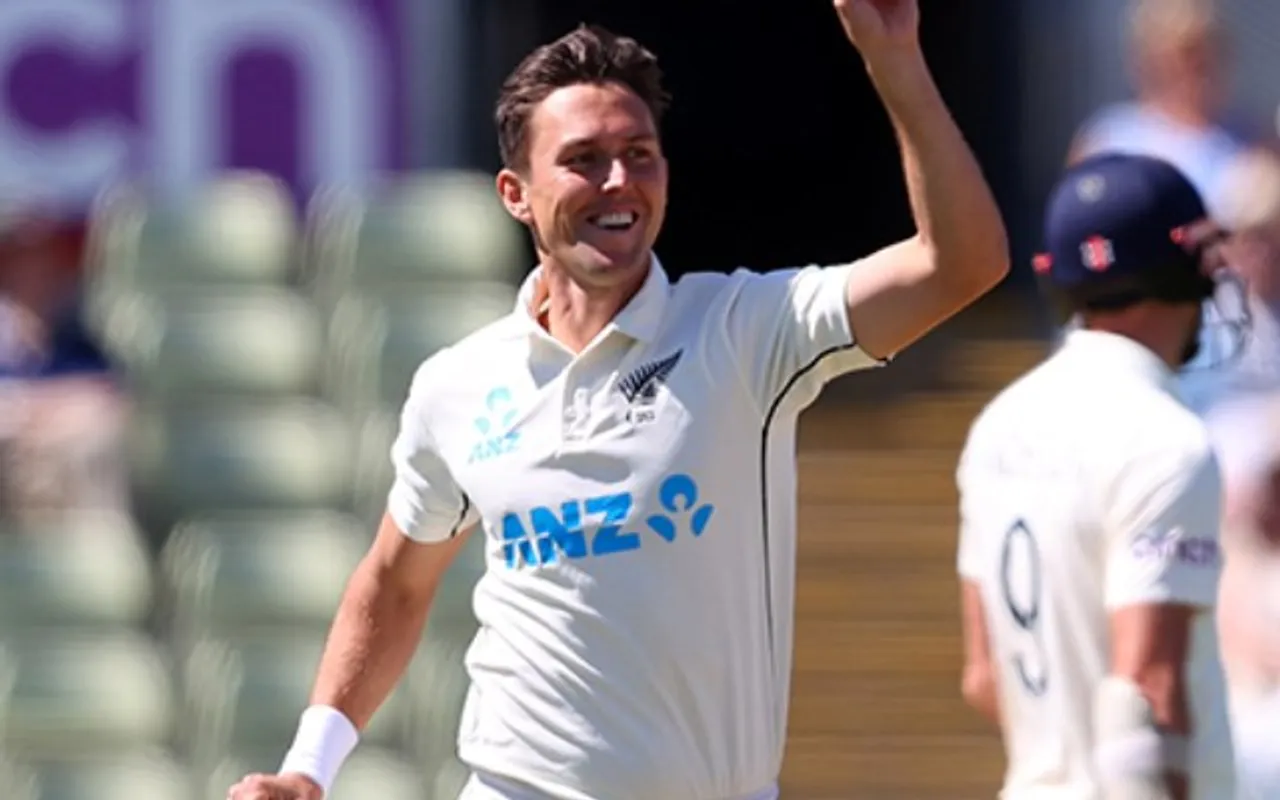 IPL 2021: Shane Bond and Trent Boult arrive in Abu Dhabi for UAE leg