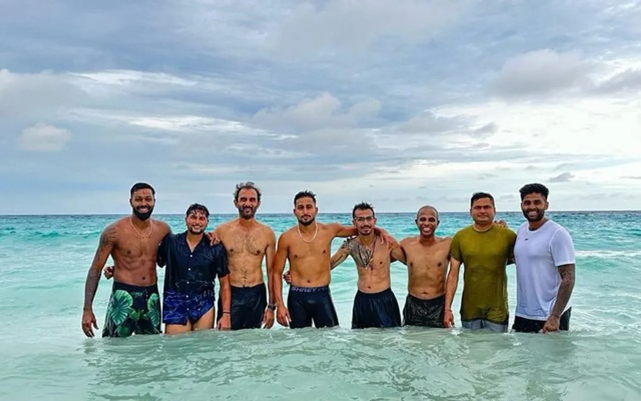 'Inke apne hi maze chal rahe hai' - Fans react as image of India cricketers holidaying after Test series against the West Indies goes viral