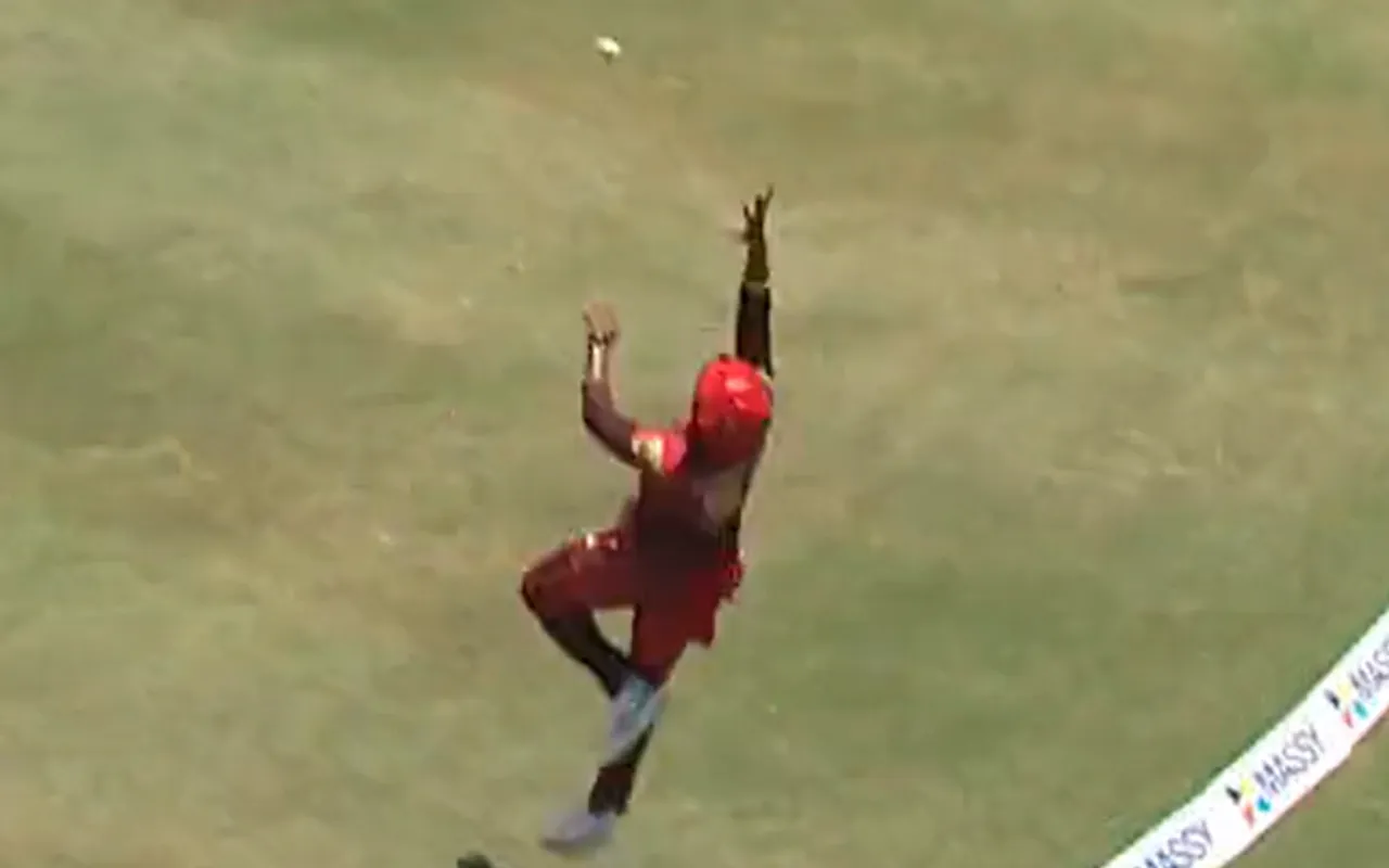 Watch: Kieron Pollard takes a one-handed rebound catch on the boundary