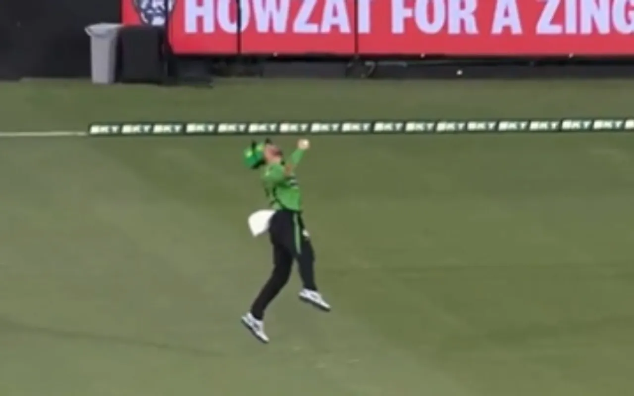 Watch: Glenn Maxwell's 'catch of the century' in BBL