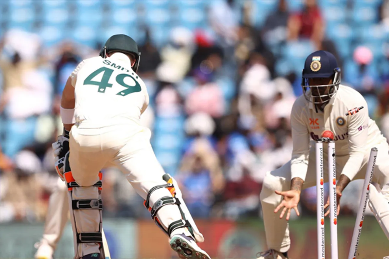 'Jadeja came out of syllabus' - Fans celebrate as Ravindra Jadeja bamboozles Steve Smith with a ripper in Nagpur Test