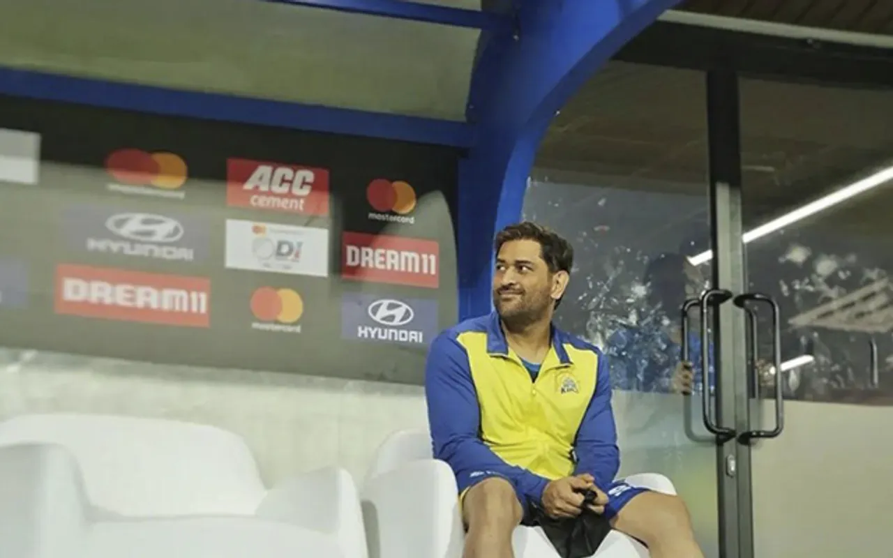 'Yaad teri aayegi muzko bada satayegi' - Fans react as MS Dhoni spotted sitting in Team India dugout