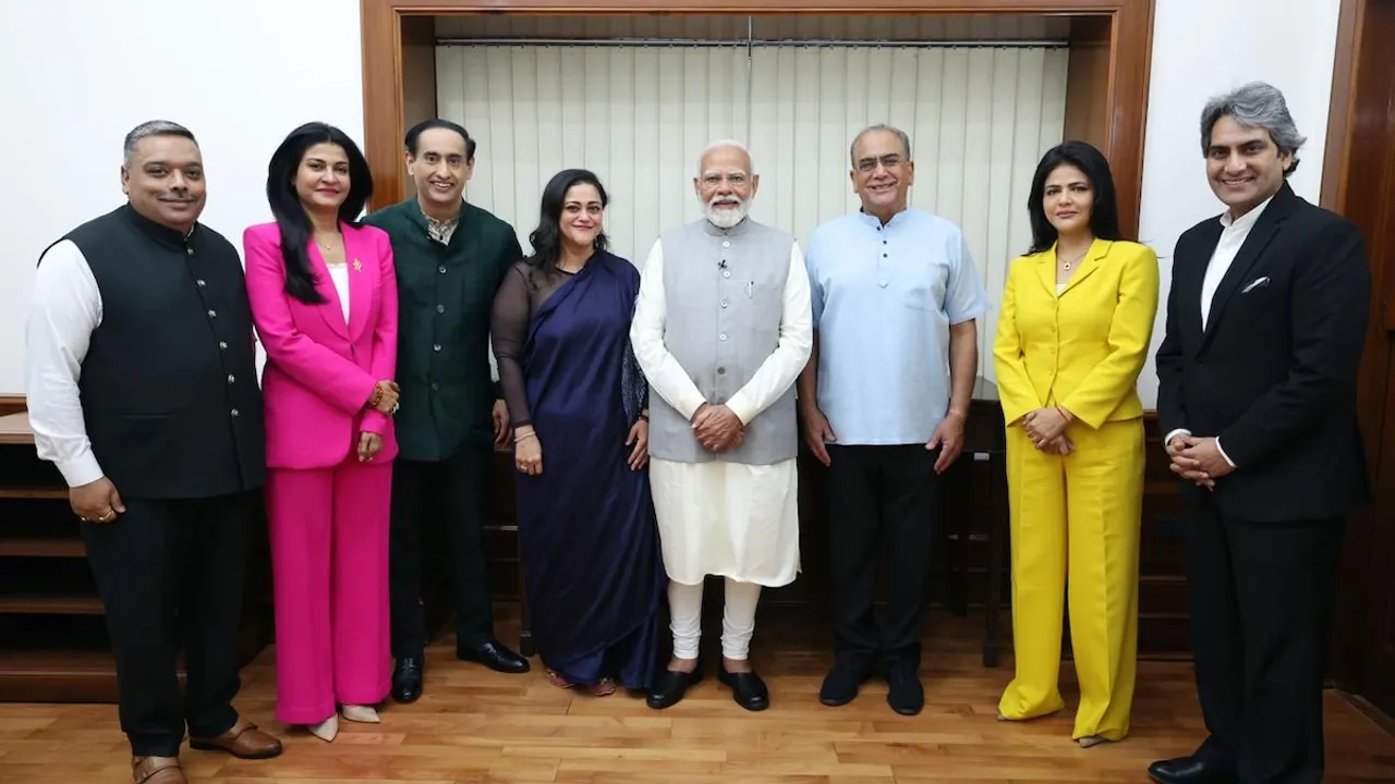 (L-R) Supriya Prasad, Anjana Om Kashyap, Rahul Kanwal, Kalli Purie, Narendra Modi, Aroon Purie, Shweta Singh and Sudhir Chaudhary