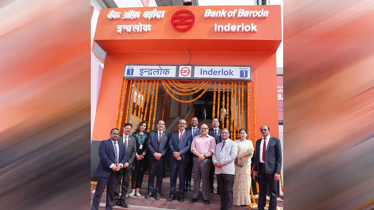 Shri Ajay K Khurana, Executive Director, Bank of Baroda (centre) along with Ms. Meenakshi Bhog, DGM - PB of Delhi Metro Rail Corporation (DMRC)