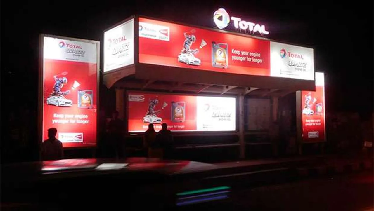 Total Oil India does outdoor splash for its car lubricant brand Total Quartz