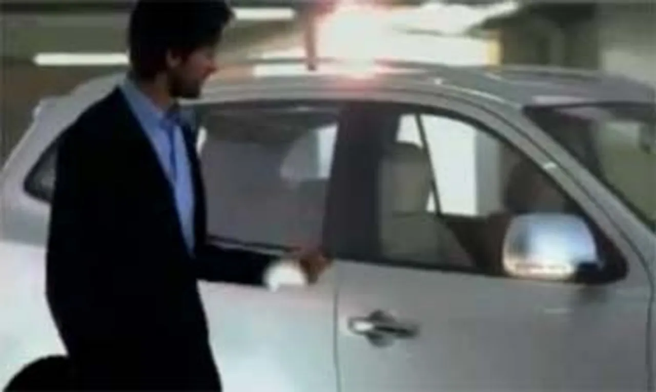 Hyundai's premium SUV Santa Fe debuts on TV