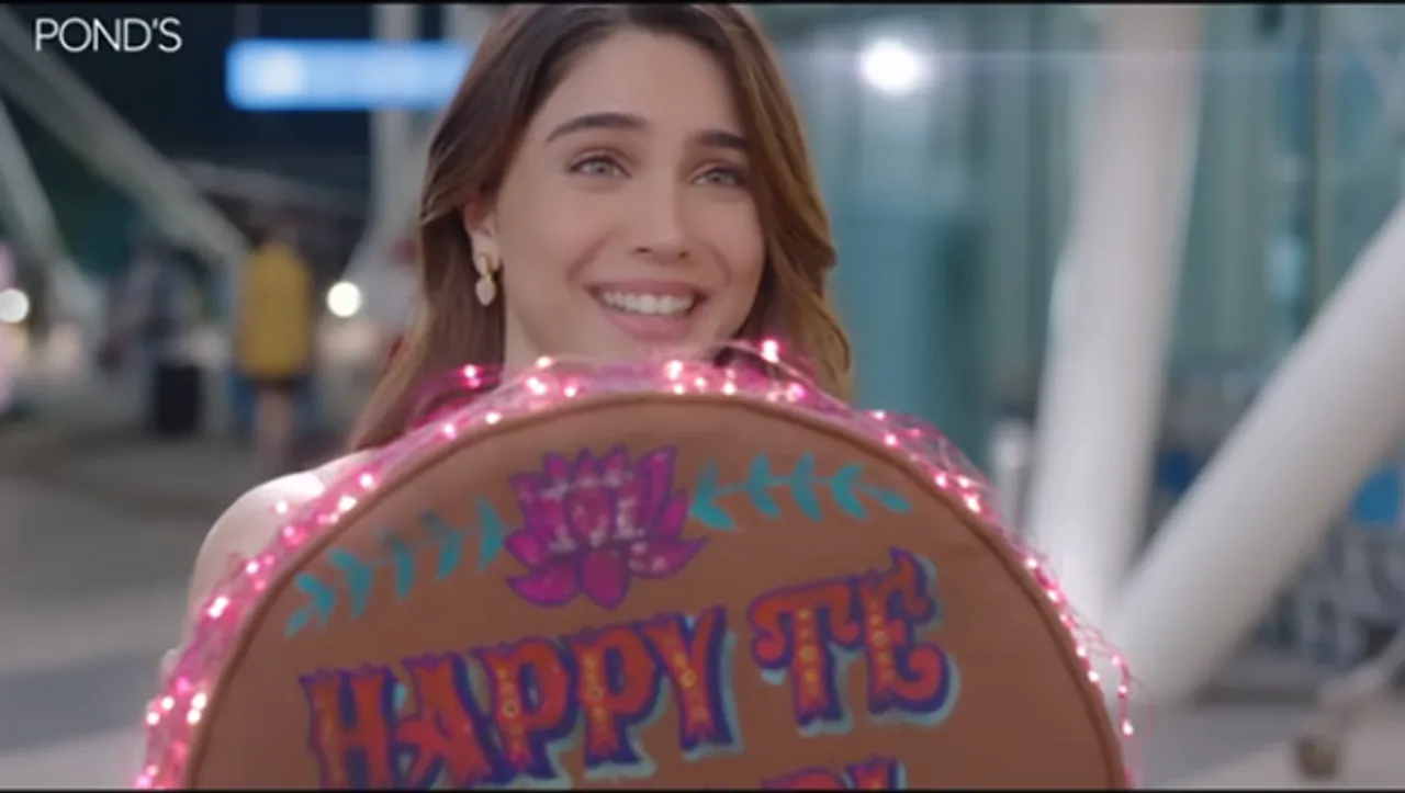 Pond's India celebrates festive cheer with “Chothe Meethe Pal Ka Glow” campaign