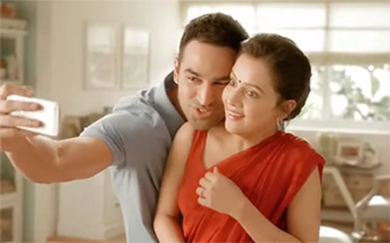 Parachute Advansed Body Lotion shows the way to rekindle romance