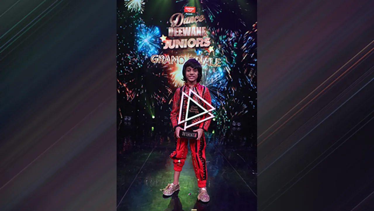 Aditya Vinod Patil lifts the trophy of Colors' 'Dance Deewane Juniors' Season 1