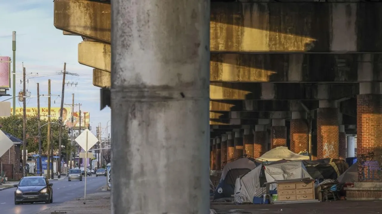 New Orleans Addresses Homeless Encampment Amid Mardi Gras Preparations