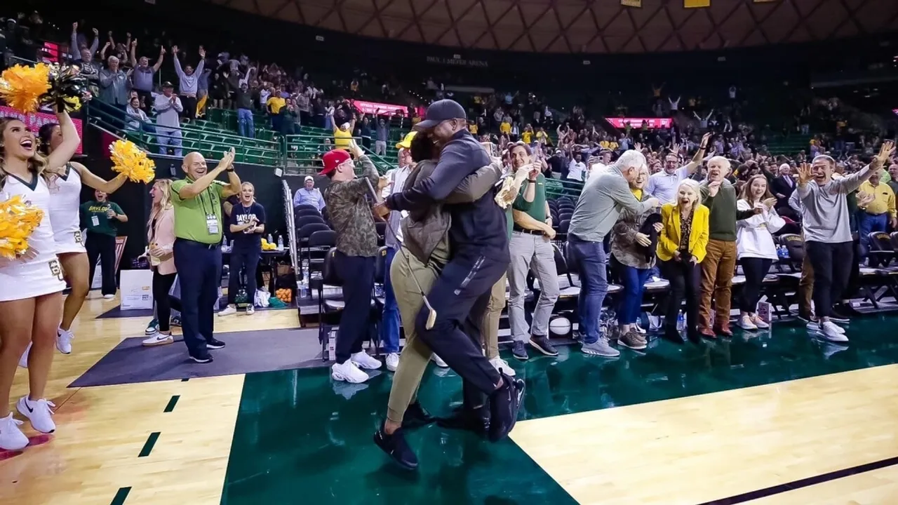 Butler Game Fan Nails 94 Foot Putt Wins $5 000: A Rare Sporting Triumph