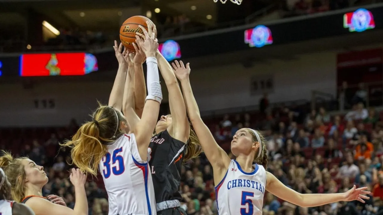 Lincoln Christian Triumphs Over North Bend, Advances to Semifinals in