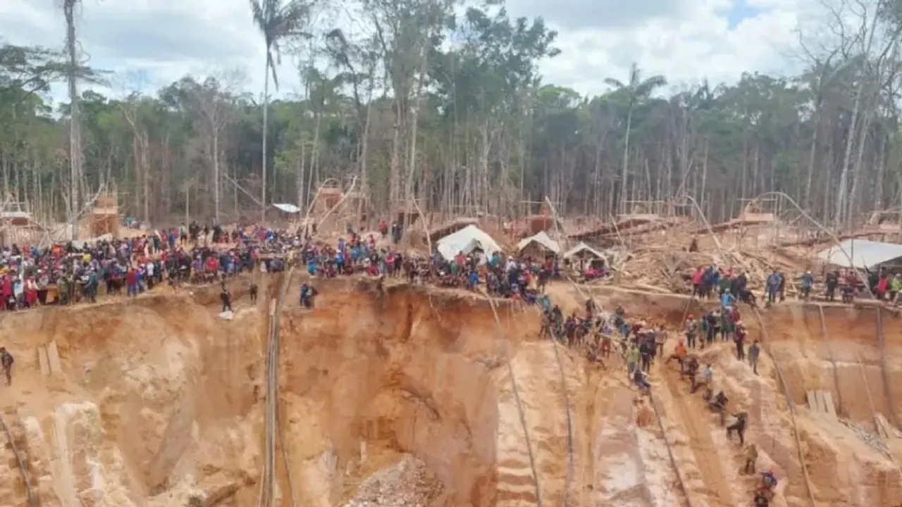 Open-Pit Gold Mine Collapses in Venezuela, and Dozens of People Are Feared Dead