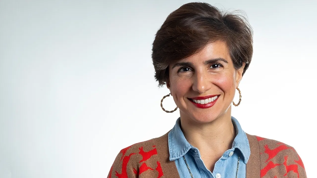 Joanna Batt Wins National Award for Highlighting Diversity in Social