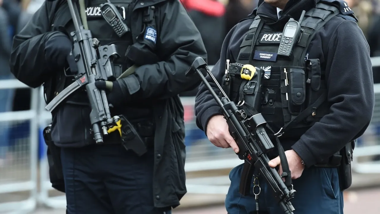 Metropolitan Police's Armed Unit Faces Unprecedented Recruitment Crisis Amid Legal Fears
