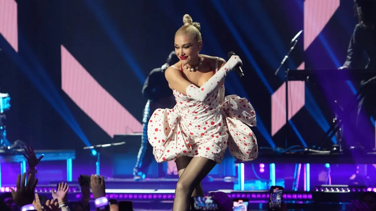 Gwen Stefani's Valentine's Day Surprise: A Symbolic Emerald Ring and ...