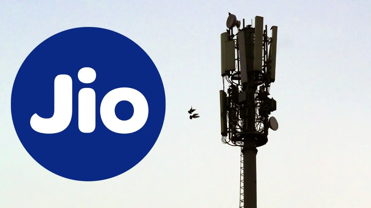 Giants Clash Over the Future of 2G and 3G Networks in India