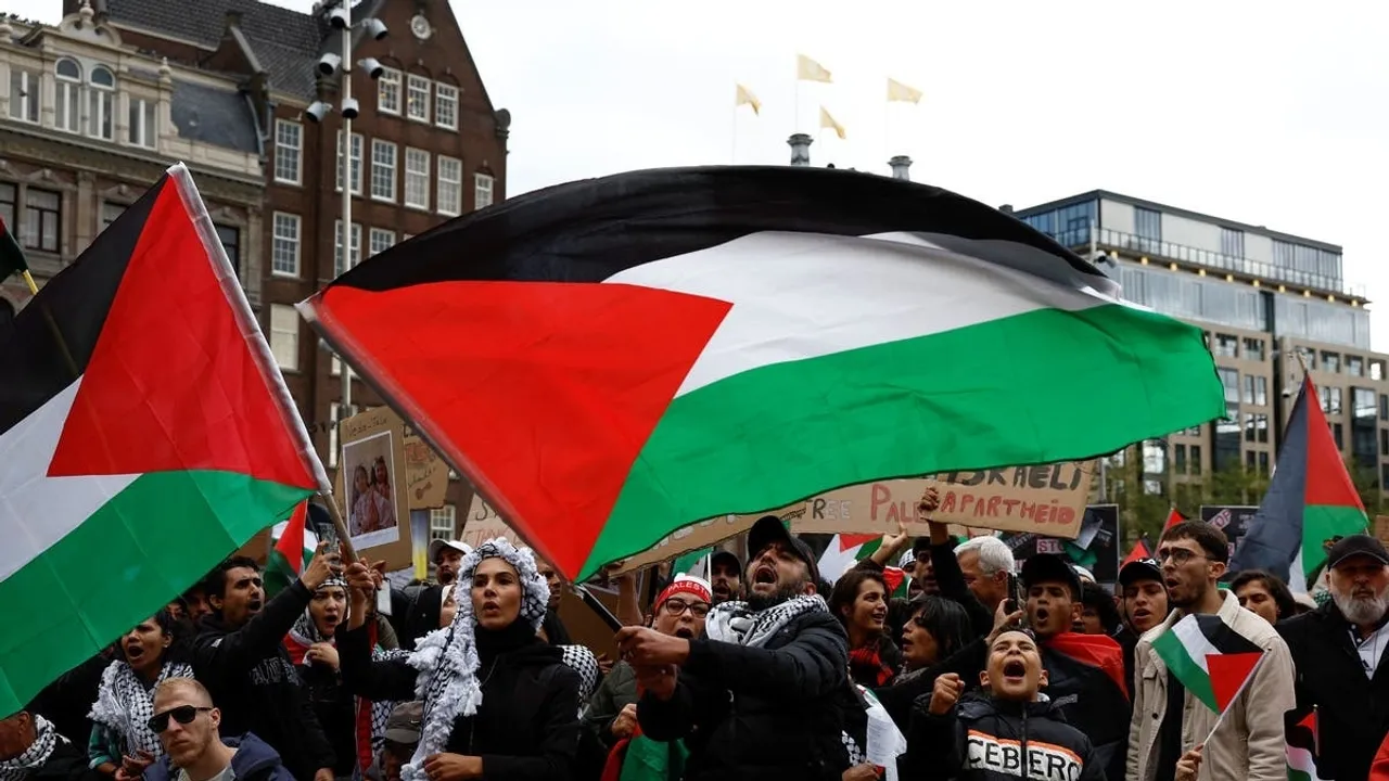 Hundreds Rally in Amsterdam Backing Gaza Medics Amid Conflict