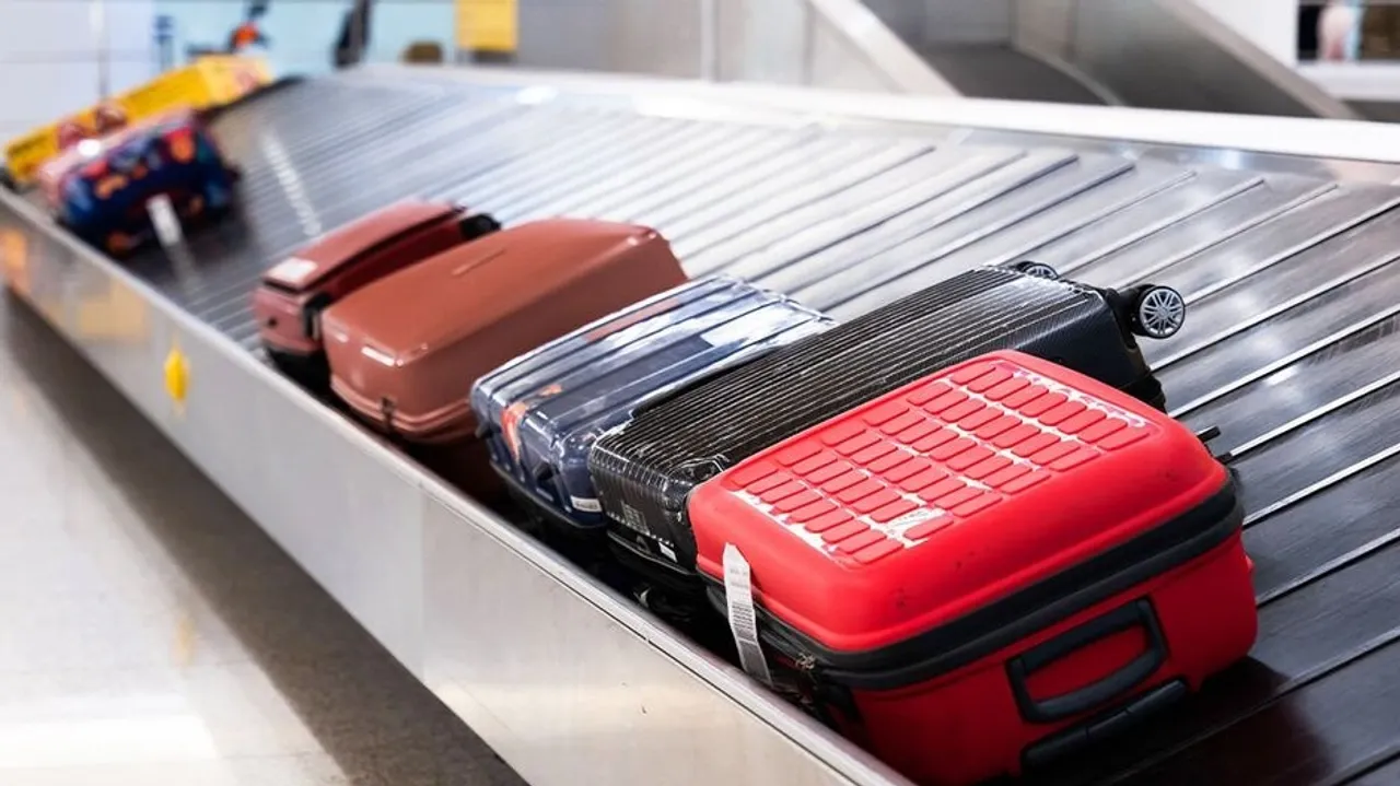 Flight Attendant's Genius Luggage Hack Using Apple AirTag for TUI