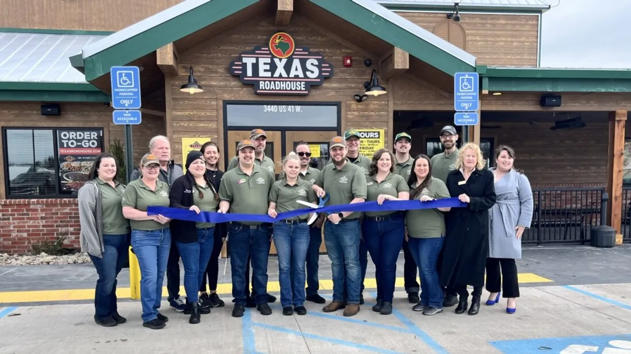 Texas Roadhouse Opens in Marquette, Boosting Local Culinary Scene with